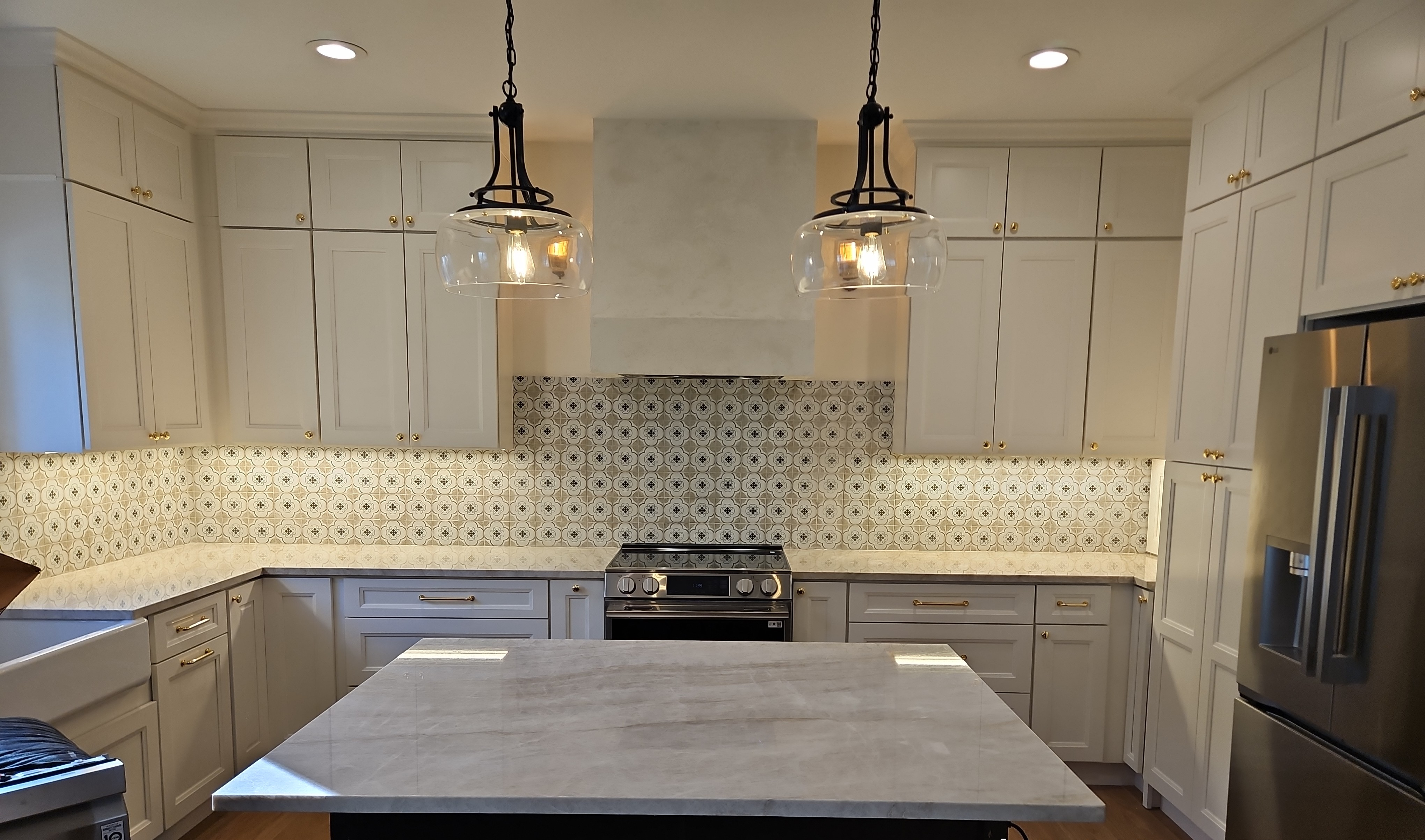 Kitchen with island pendants, under-cabinet lighting, and recessed fixtures